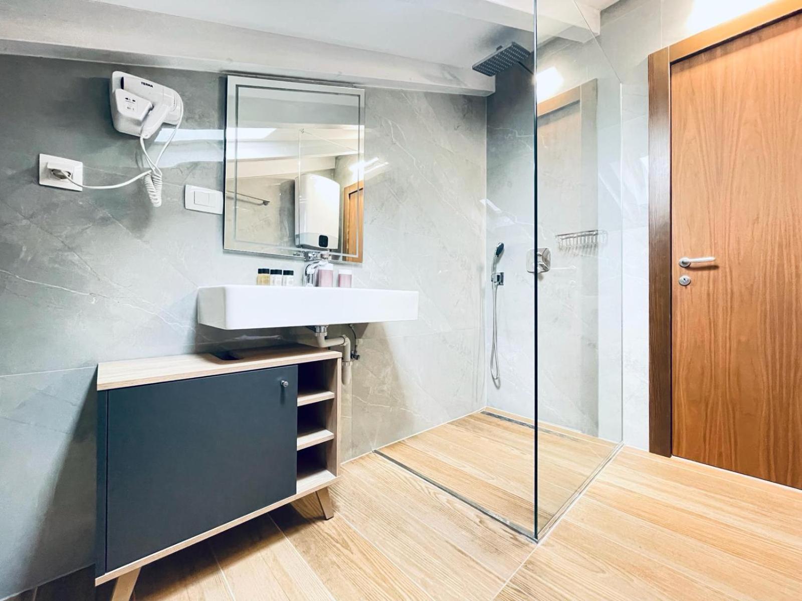 Fazana City Rooms With Free Parking Exteriör bild
